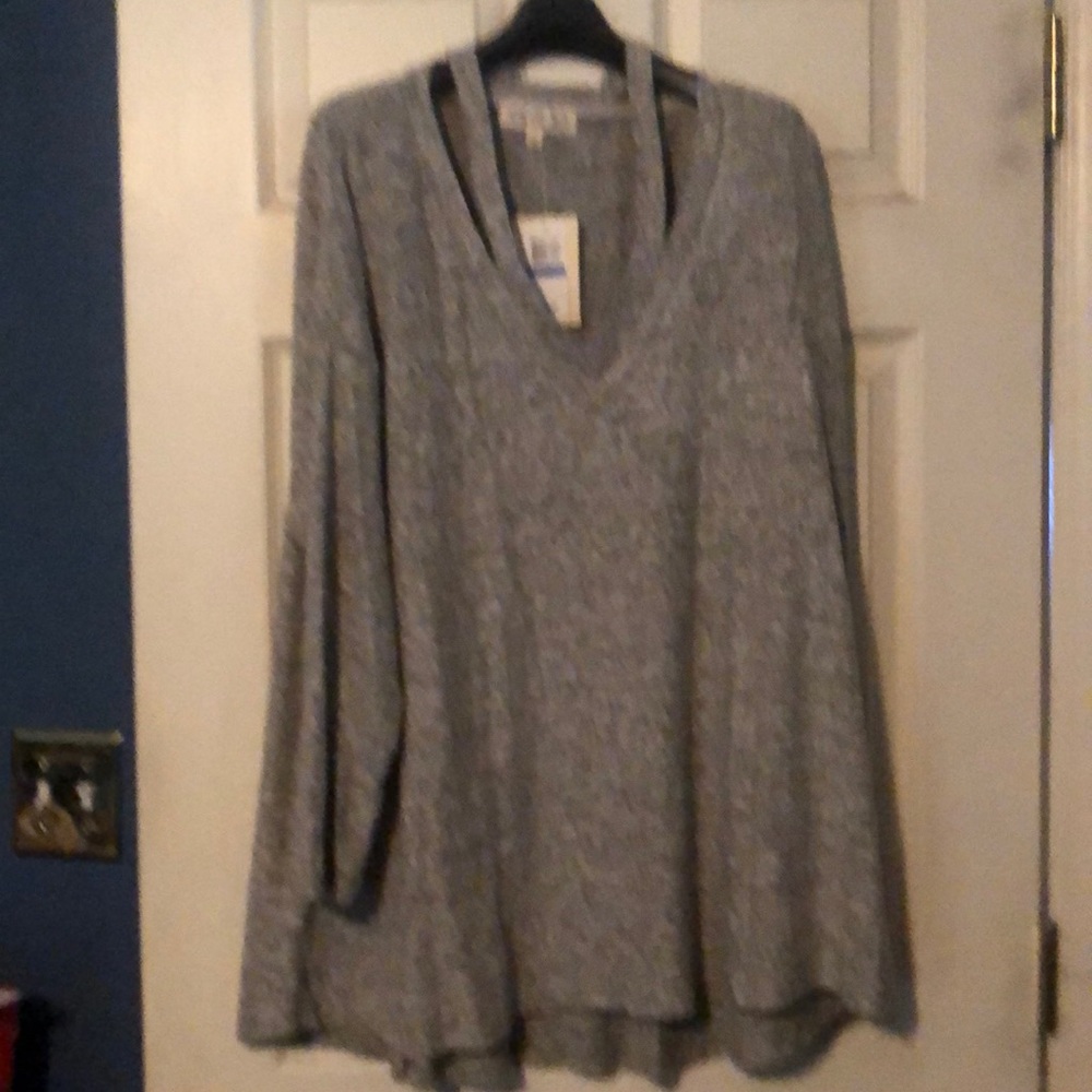 Tunic Sweater with neck detail